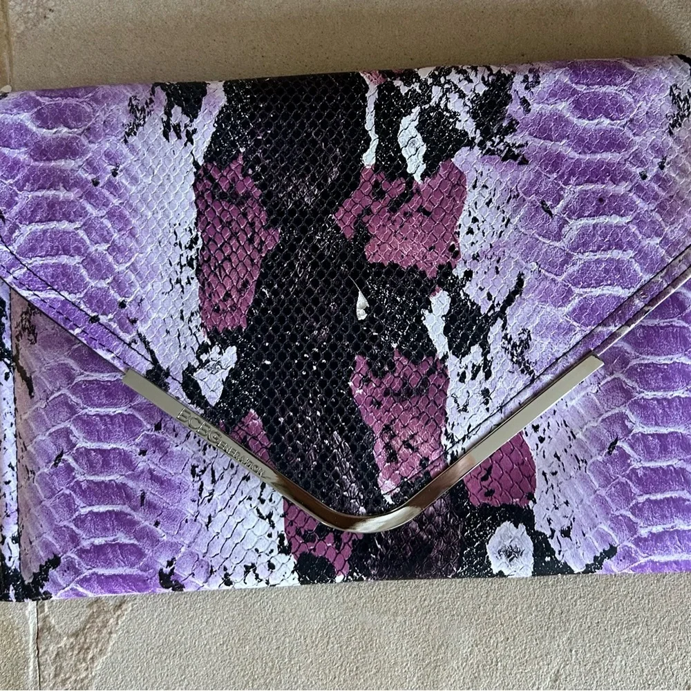 BCBGeneration Raspberry Purple Snakeskin Envelope‎ Clutch Bag BFZ1410N-600 NEW